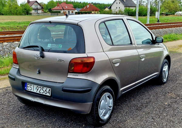 Toyota Yaris cena 9900 przebieg: 80000, rok produkcji 2004 z Sieradz małe 301